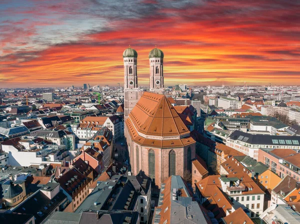 鸟瞰图上玛利亚广场市政厅和圣母教堂在慕尼黑 — 图库照片