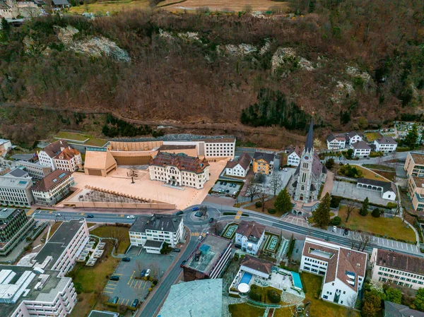 从空中俯瞰列支敦士登首都瓦杜兹 美丽的列支敦士登城市 — 图库照片