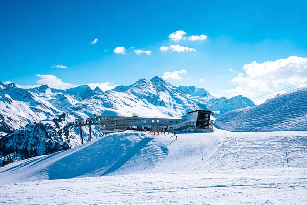 Skistation Valluga Tegen Bergketen Skigebied Besneeuwd Landschap Arlberg Scenic Uitzicht — Stockfoto