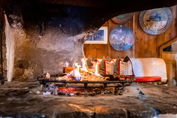 Incêndio Hotel Almofadas Sofá Fundo Interior Restaurante Aconchegante Decorado — Fotografia de Stock