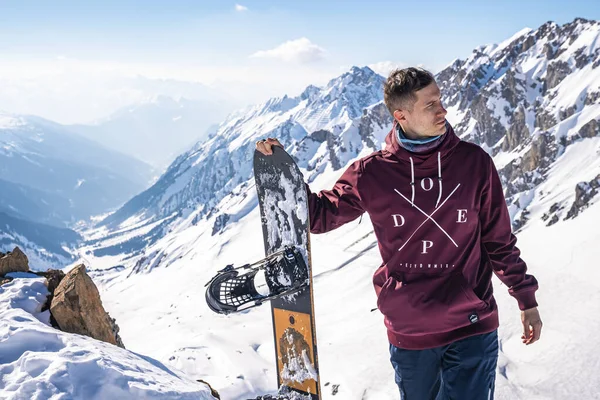 Anton Arlberg Marzo 2022 Giovane Uomo Che Tiene Snowboard Mentre — Foto Stock