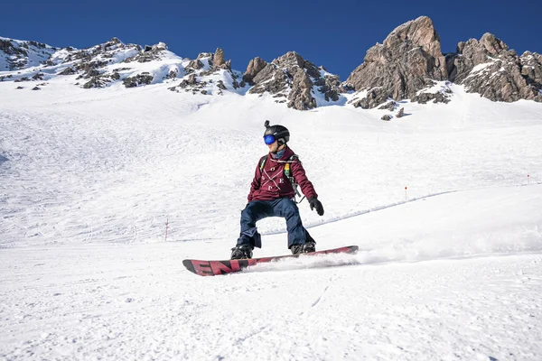 Anton Arlberg Março 2022 Jovem Snowboarder Deslizando Para Baixo Inclinação — Fotografia de Stock