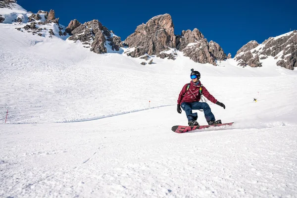Anton Arlberg Marzo 2022 Joven Snowboarder Deslizándose Por Ladera Montaña — Foto de Stock