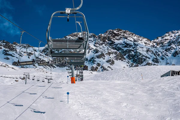 Anton Arlberg Marzo 2022 Telesillas Vacías Ladera Montaña Estación Esquí — Foto de Stock