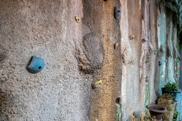 Práctica Escalada Artificial Plantillas Pared Texturizada Entrenamiento Fuerza Resort — Foto de Stock