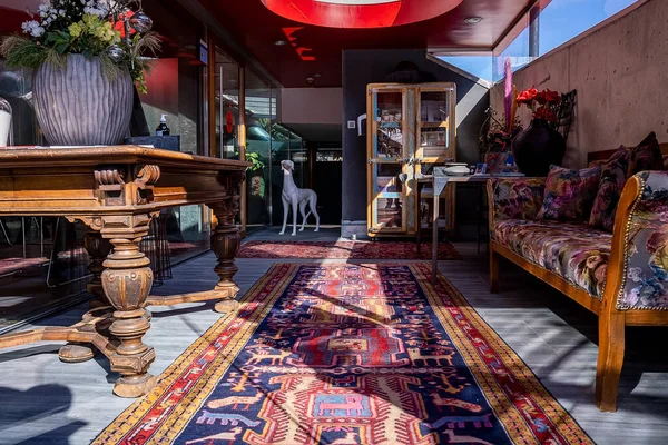 Anton Arlberg March 2022 Beautiful Carpet Floor Traditional Sitting Area — 스톡 사진