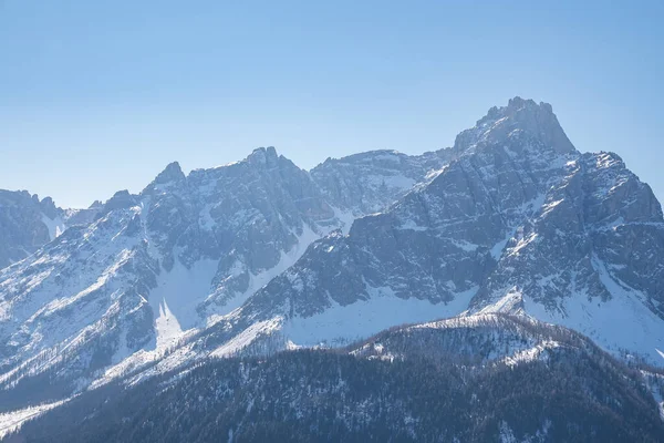 Prachtige Majestueuze Kronplatz Bergketen Sneeuw Bedekt Idyllisch Landschap Tegen Heldere — Stockfoto