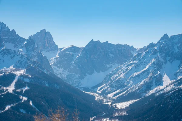 Вид Красивый Величественный Горный Хребет Кронштадт Идиллический Снежный Пейзаж Фоне — стоковое фото
