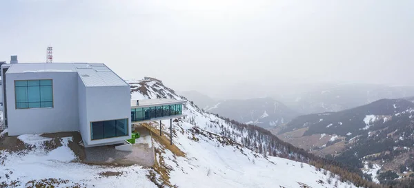 Widok Alpejskie Muzeum Restaurację Zaśnieżony Krajobraz Panoramiczny Widok Przekształconej Stacji — Zdjęcie stockowe