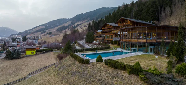 Blick Auf Das Naturhotel Leitlhof Mit Freibad Schöne Ferienanlage Umgeben — Stockfoto