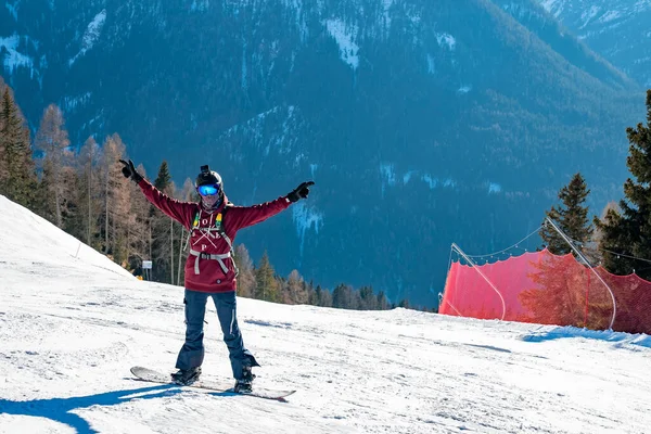 San Candido Italië Maart 2022 Jonge Snowboarder Met Uitgestrekte Armen — Stockfoto