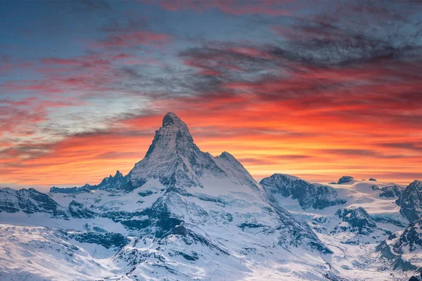 Vista Panorâmica Montanha Matterhorn Nevado Contra Céu Nublado Bela Paisagem — Fotografia de Stock