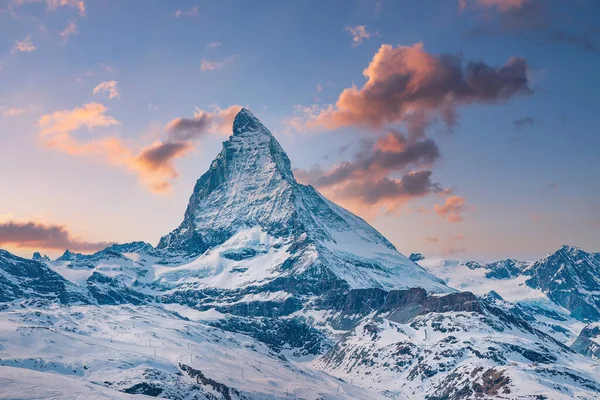 Vista Idílica Pico Montanha Matterhorn Coberto Neve Famosa Paisagem Coberta — Fotografia de Stock