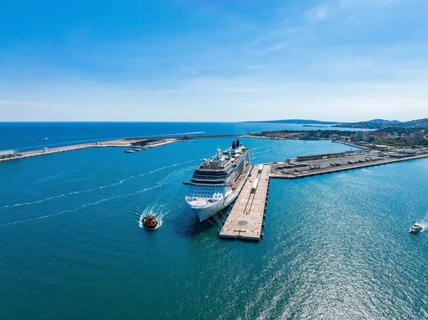 Large Cruise Ship Moored Port Palma Mallorca Daytime Huge Cruise — Stockfoto