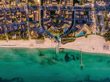 Palma de Mallorca sahilinin havadan görünüşü ve güzel kıyı manzarası İspanya Akdeniz, Balearic Adaları.