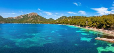 Playa de Formentor Cala Pi de la Posada, Cap Formentor 'da güzel plaj, Palma Mallorca, İspanya