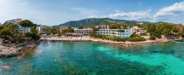 Playa de Formentor Cala Pi de la Posada, Cap Formentor 'da güzel plaj, Palma Mallorca, İspanya