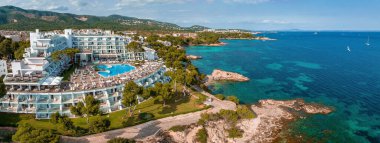 Playa de Formentor Cala Pi de la Posada, Cap Formentor 'da güzel plaj, Palma Mallorca, İspanya