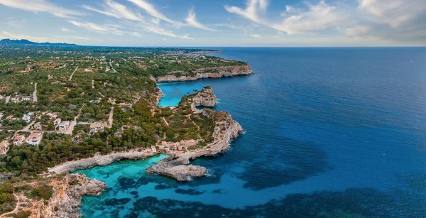 Aerial view, Cala des Moro, Cala de sAlmonia kayalık kıyıları, doğa rezervi Cala Llombards, Mallorca, Balearic Adaları, İspanya