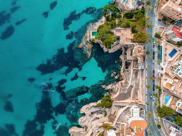 Mallorca adasında kuşgözü panoramik manzara, liman ve deniz, Palma-de-Mallorca kasabası.