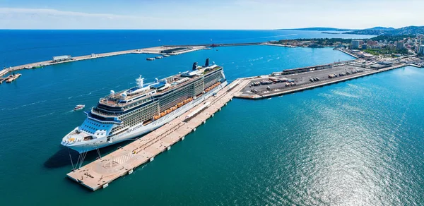 Large Cruise Ship Moored Port Palma Mallorca Daytime Huge Cruise — Stockfoto