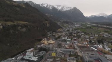 Vaduz 'un havadan görünüşü - Liechtenstein' in başkenti. Güzel şehir Lihtenştayn.
