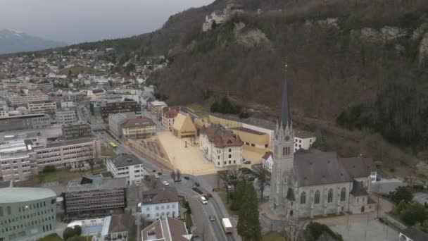 从空中俯瞰列支敦士登首都瓦杜兹 美丽的列支敦士登城市 — 图库视频影像