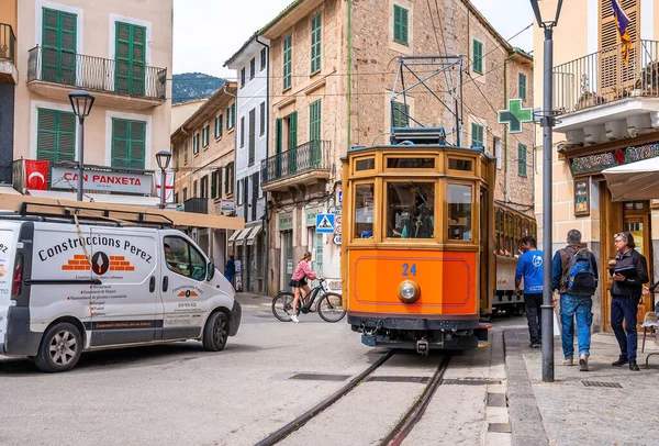 Mallorca Spanien April 2022 Berühmte Straßenbahn Fährt Auf Bahngleisen Inmitten — Stockfoto