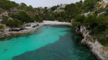 Calo des Moro 'nun havadan görünüşü, Mallorca İspanya' da. Mallorca 'nın en güzel plajlarından biri..