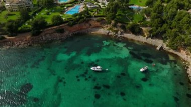 tropik cennet plaj beyaz kum ve coco avuç içi ile seyahat turizm geniş panorama arka plan kavramı