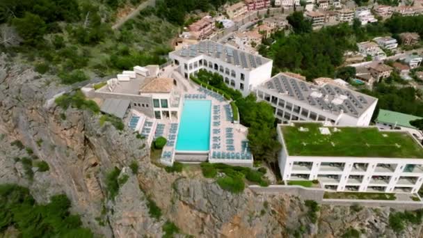 Flygfoto Över Lyxiga Klippa Hus Hotell Toppen Klippan Mallorca Spanien — Stockvideo