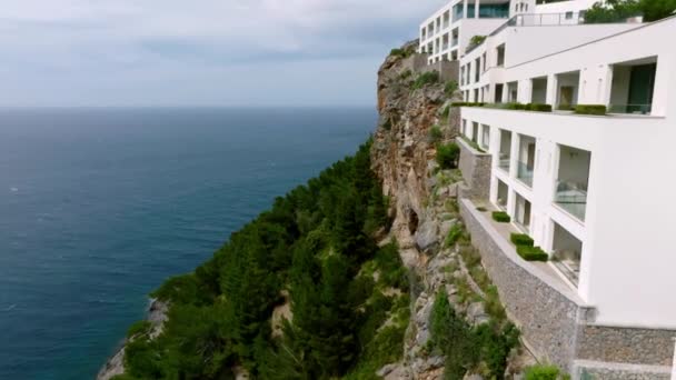 Вигляд Літака Розкішний Готель Вершині Скелі Острові Мальорка Іспанія — стокове відео