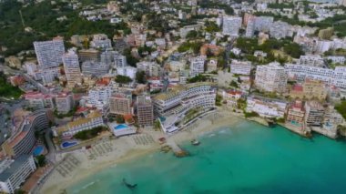Mallorca adasında kuşgözü panoramik manzara, liman ve deniz, Palma-de-Mallorca kasabası.