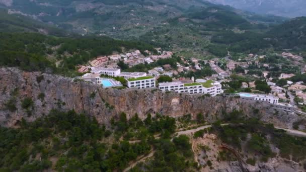 Вигляд Літака Розкішний Готель Вершині Скелі Острові Мальорка Іспанія — стокове відео