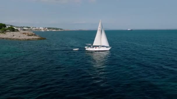 Gyönyörű Öböl Vitorlás Hajókkal Jacht Mallorca Sziget Spanyolország Hajózás Utazás — Stock videók