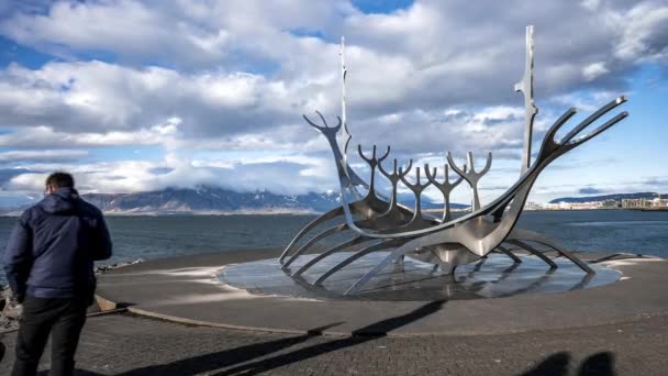 Timelapse Viking Boat Symbol City Sun Voyager Monument — Stock Video