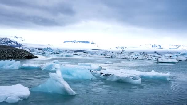 Tabular Icebergs Melt Turquoise Ocean Bay Huge High Ice Glacier — Stock Video