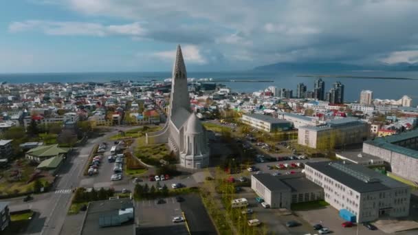 Vista Aérea Igreja Hallgrimskirkja Reykjavik Vista Panorâmica Islândia Igreja Luterana — Vídeo de Stock