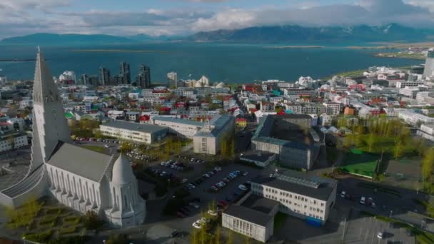 Widok Lotu Ptaka Kościół Hallgrimskirkja Reykjaviku Widok Islandię Kościół Luterański — Wideo stockowe