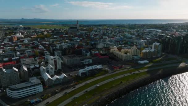 在阳光灿烂的夏日 冰岛雷克雅未克美丽的空中风景 雷克雅未克全景 — 图库视频影像