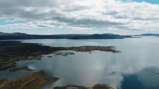 Αεροφωτογραφία Της Όμορφης Ισλανδικής Φύσης Τεράστιες Λίμνες Και Καταρράκτες — Αρχείο Βίντεο