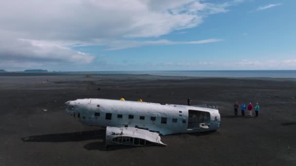 Widok Lotu Ptaka Stary Rozbity Samolot Porzucony Plaży Solheimasandur Niedaleko — Wideo stockowe