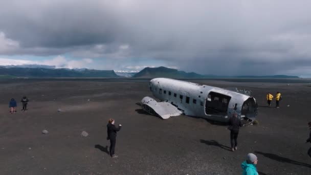 Vista Aérea Velho Avião Caiu Abandonado Praia Solheimasandur Perto Vik — Vídeo de Stock