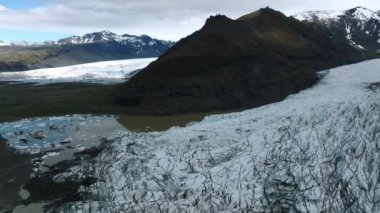 İzlanda 'daki Skaftafell buzulunun, Vatnajokull Ulusal Parkı' nın panoramik görüntüsü..