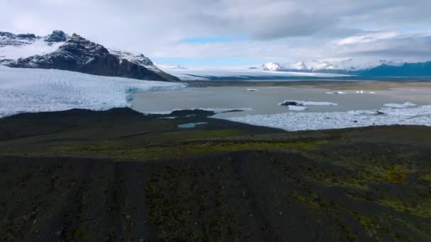 Vista Aérea Das Geleiras Montanhas Nevadas Perto Lagoa Jokulsalon Islândia — Vídeo de Stock