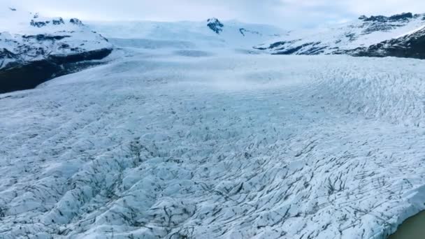 Flygfoto Över Glaciärer Och Snöiga Berg Nära Jokulsalon Lagun Island — Stockvideo