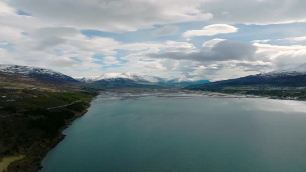 Hermosa Naturaleza Aérea Cerca Ciudad Akureyri Norte Islandia Naturaleza Islandesa — Vídeo de stock