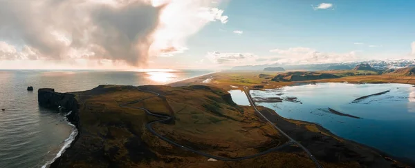 沿着黑海滩俯瞰冰岛海岸线 冰岛全景自然景观 日落时间 — 图库照片