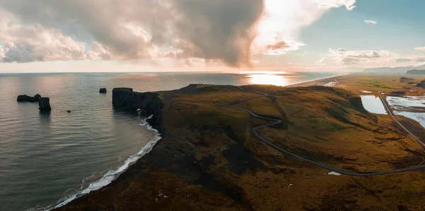 Luftaufnahme Der Isländischen Küste Schwarzen Strand Isländischer Naturpanorama Sonnenuntergang — Stockfoto