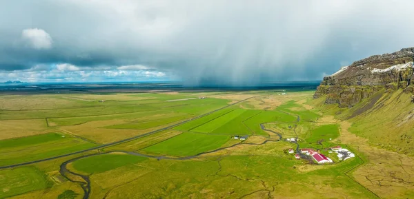 Gyönyörű Izlandi Természet Nyári Időszakban Napsütéses Időjárás Mágikus Izland Zöld — Stock Fotó